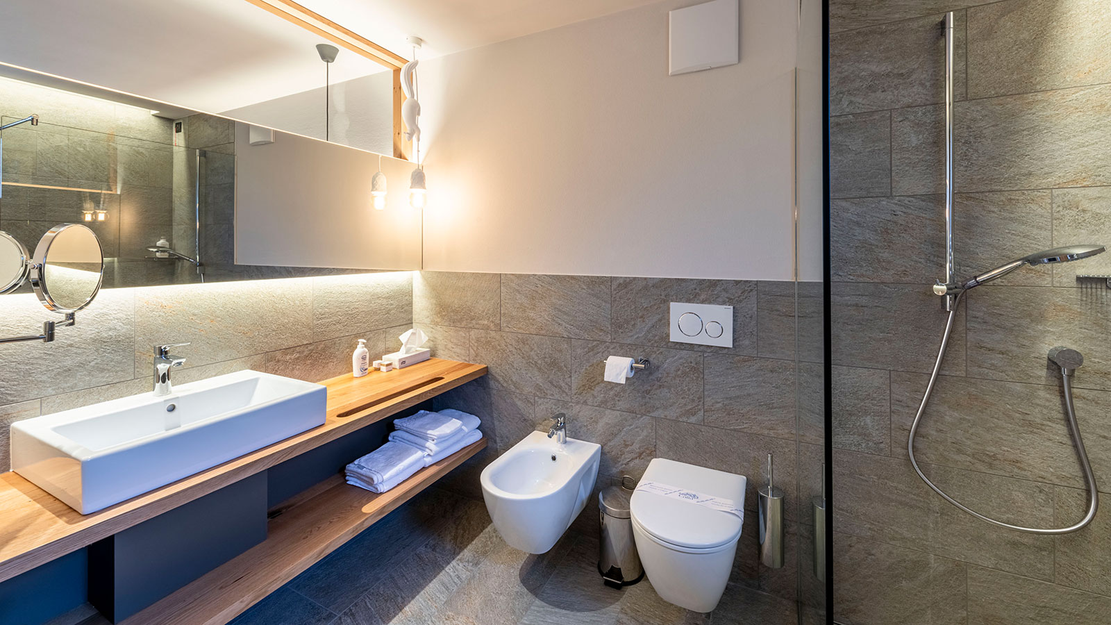 Großzügiges Badezimmer